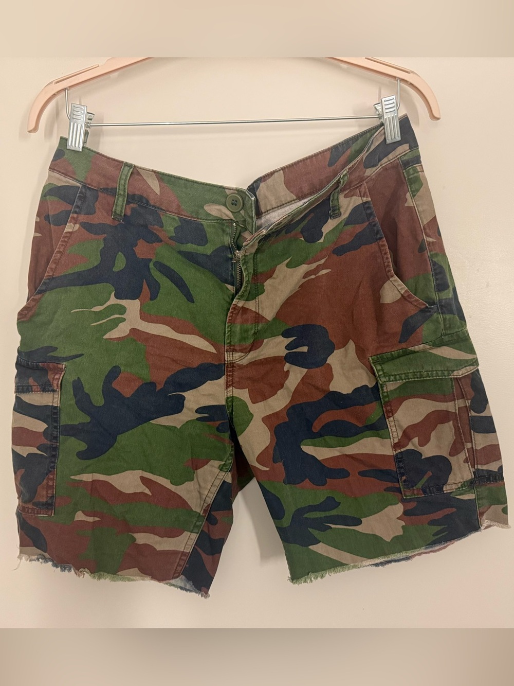 BDG women’s camo cargo shorts 32 w